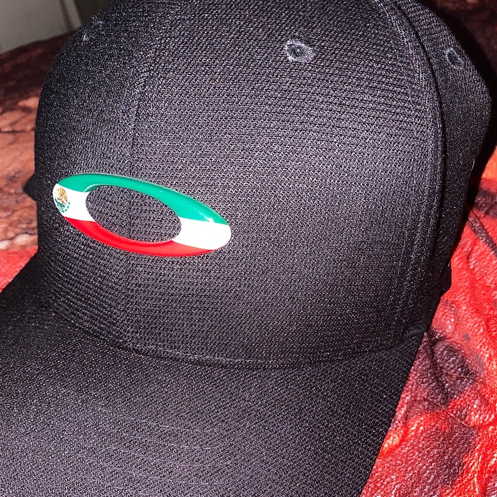 Oakley hat